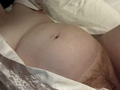 Anyone interested in eating my pregnant pussy?