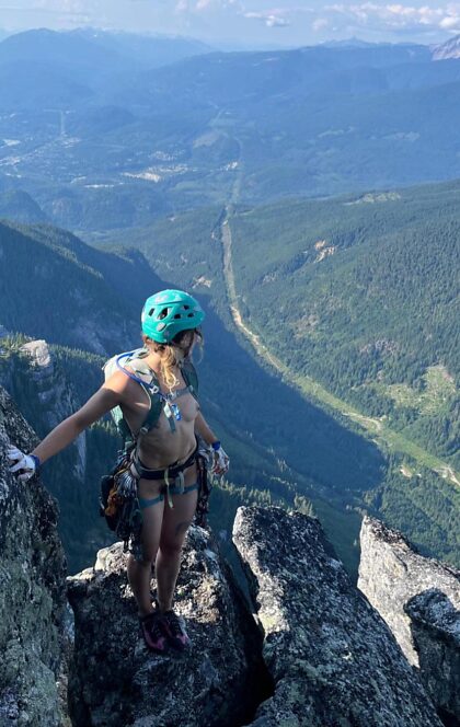 Рязаньдағы камерадағы минет Орыс тілінде 3D порно комикстері.