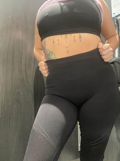 Қыз сперматозоидты шашырата бастады Үлкен сиськи және бөкселері бар порно видеолар