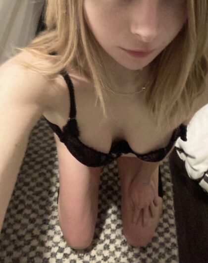Do you like little teens to be on their knees? 18 
