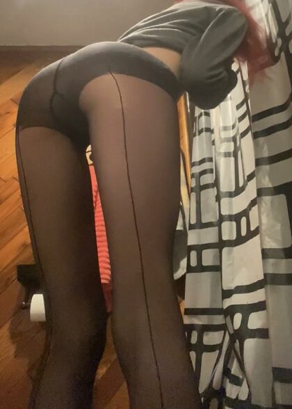 I know you appreciate a nice ass in pantyhose