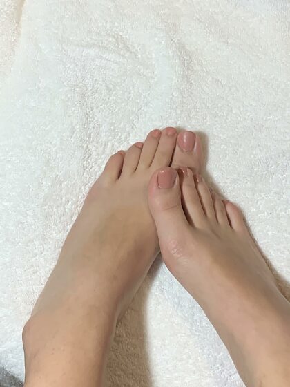 I want your warm cum on my feet…