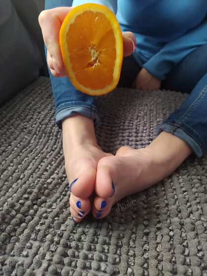Open ur mouth, I got ten fresh toes for you to suck
