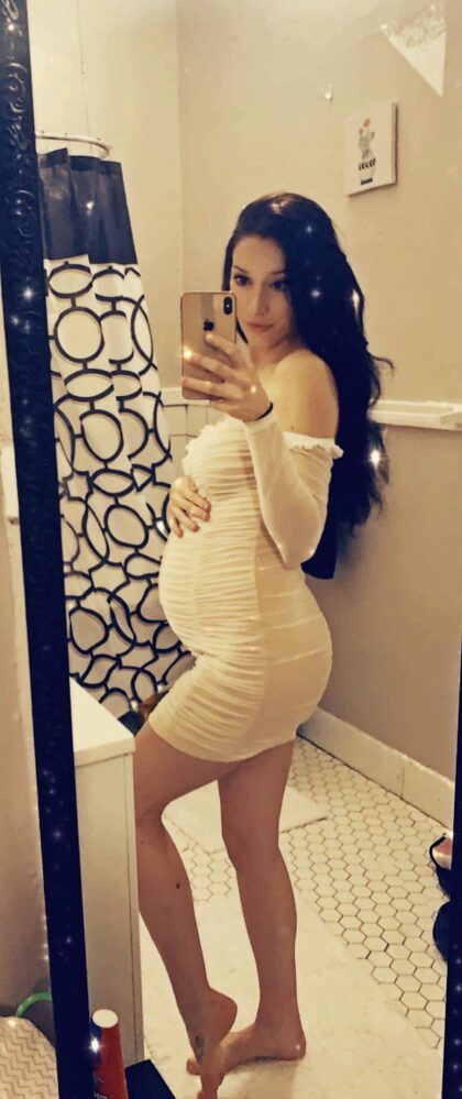 Good evening guys(: about to hit 24 weeks & busting out this dress