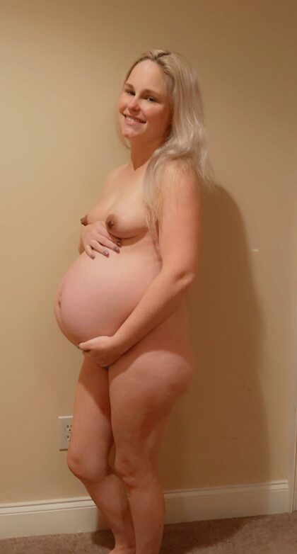 35 Wochen schwanger, wer will mich zum Abspritzen bringen?