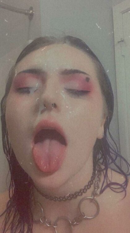 I love it when my roomie covers my slut face in cum ;)