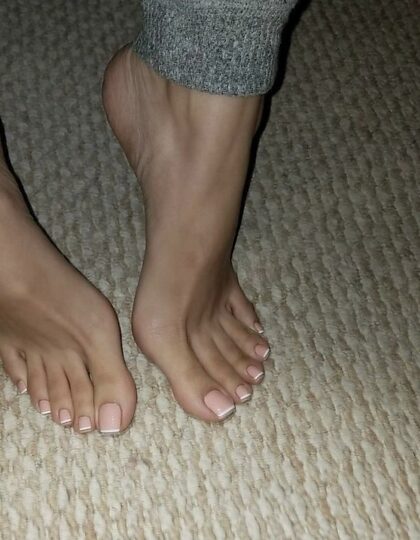 Ready to milk you dry between my 18yo soles