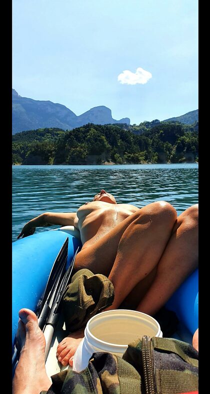 desnuda en un lago francés