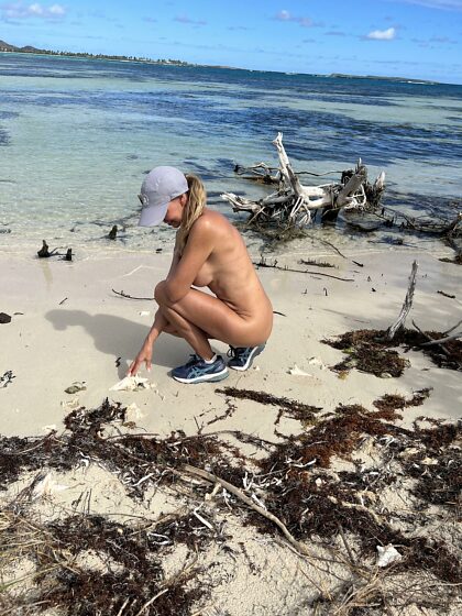 My favourite outfit to enjoy a long costal hike while hunting for the perfect conch shell.