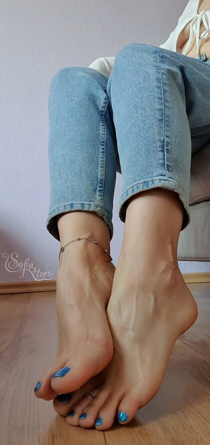 Your Monday just got better, you can thank my toes ;)
