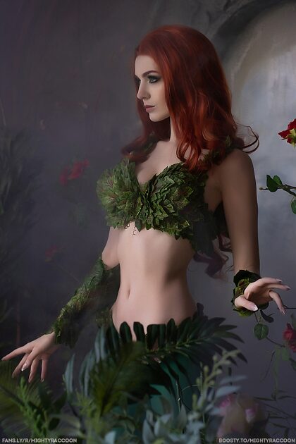 Poison Ivy by MightyRaccoon ~ Still loving my last month's set, so let me share another pic! That location was so nice for Ivy imo!