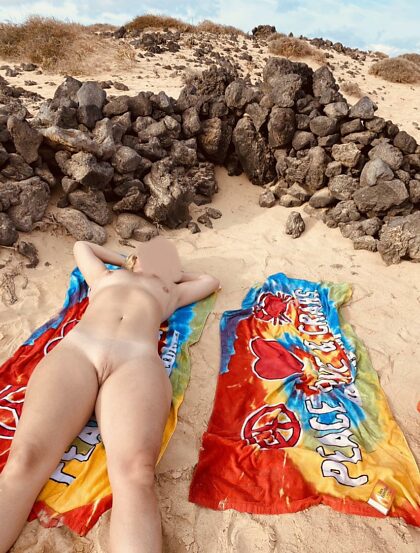 Uma das nossas aventuras de nudez favoritas foi em Fuerteventura! Nude em todos os lugares!