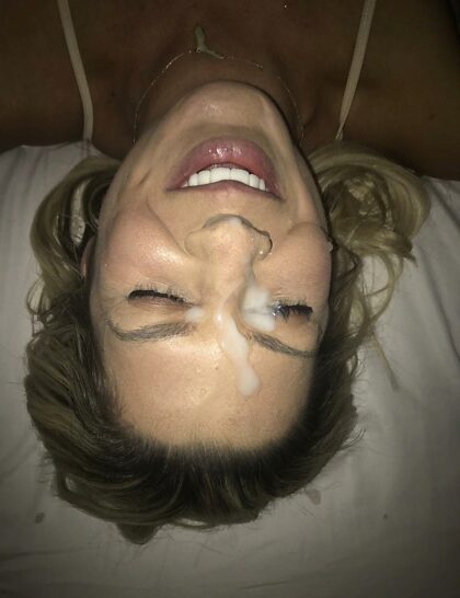 This slut begged for a facial [M](30)