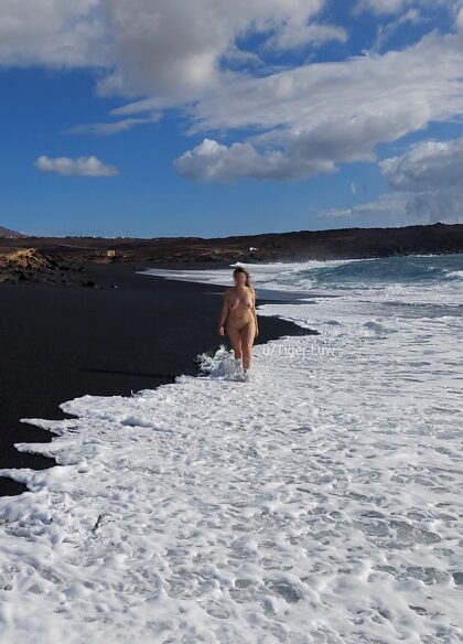 wild and free in a landscape just as rough. This black sand also gave the best foot rub ever !