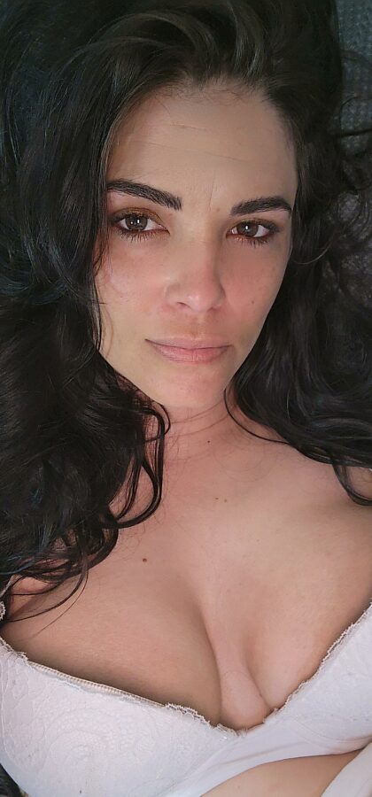 We all use filters I have in the past as well. Today, I am expecting all my imperfections at 41, and as a naughty mom, you have to take me how Mama is