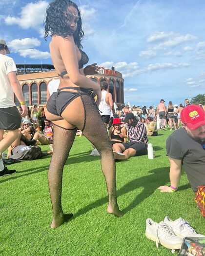 Some cheek action at Governors ball ;)