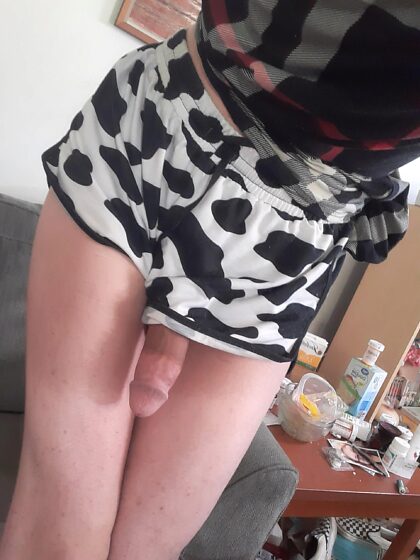 I wish I could wear shorts outside like all the other cute trans girls :(