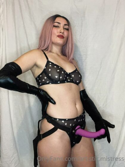 Who wants to be my fucktoy?