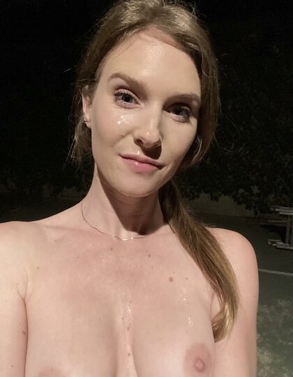 cum on my face makes me a happy girl
