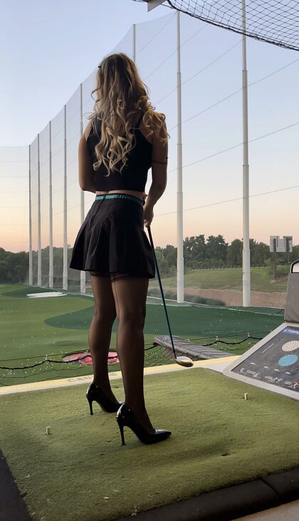 Je joue au golf dans mes bas en dentelle cousus ;)