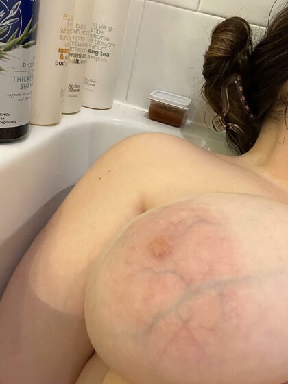 Just noticed how crazy vein structures are while in a hot bath..