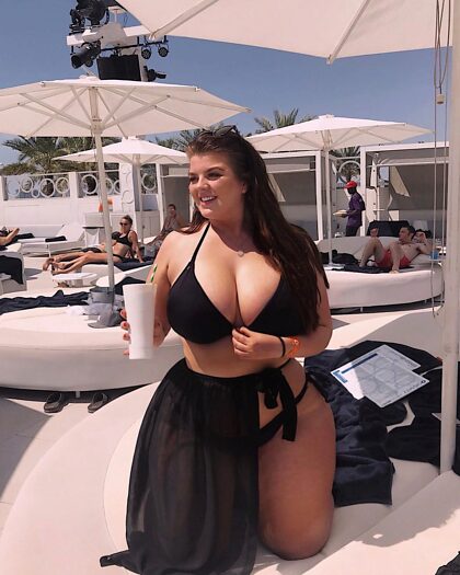 Insanely thick beauty bursting out of her bikini