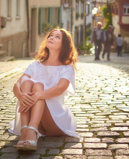 Les pervers sont ceux qui regardent, pas ceux qui ont oublié leurs sous-vêtements. Je pense... Je suis innocente.