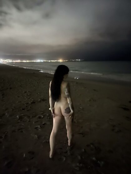 Ich liebe den Strand bei Nacht und fühle mich so frei!!