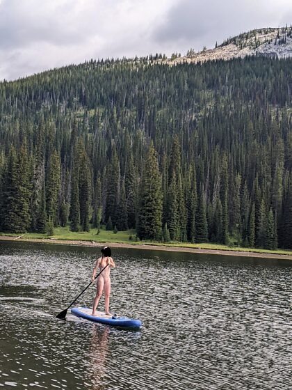Hatte den See für mich allein, also warum nicht nackt paddeln? ;)