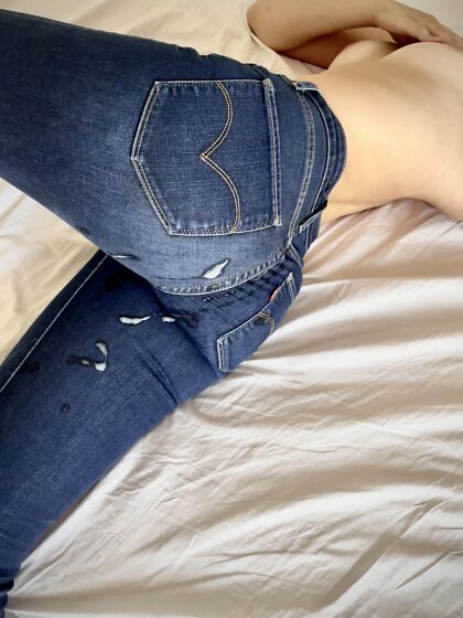 Veio por toda minha bunda linda de jeans