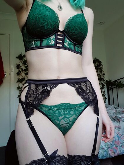 This is officially my new favourite set; emerald & lace 