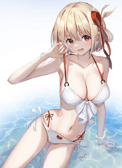 Chisato en su lindo bikini