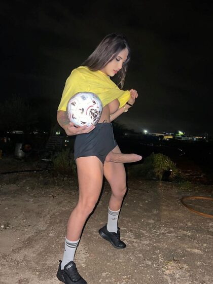 Would you let her score⁉️⚽️
