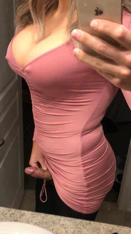 Esse vestido é tão sexy, você não concorda?