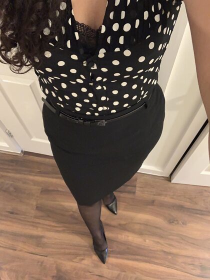 Office trouble: what kind of nylons do you think I am wearing under my pencil skirt? 
