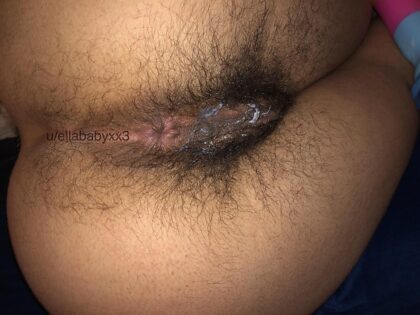 Who here likes hairy, creamy pussy and a tight asshole?