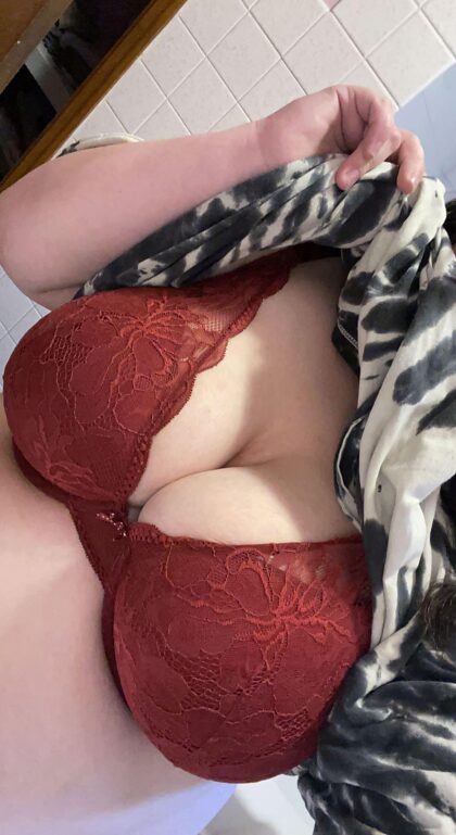 Love how good my titties look in this bra 