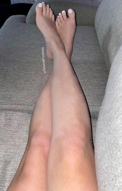 Rate my legs, toes, and feet 