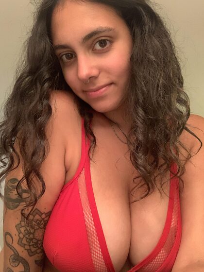 my fave lil red bralette 