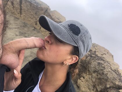 Sucer une bite au sommet d'un volcan