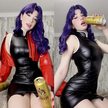 Vamos beber cerveja juntos? Misato cosplay de @_sooyoungg