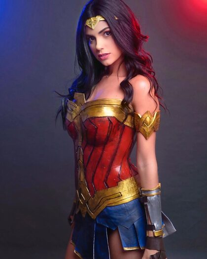 Kami Ferreira en tant que Wonder Woman