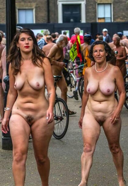 Maman a toujours des seins incroyables, wow !