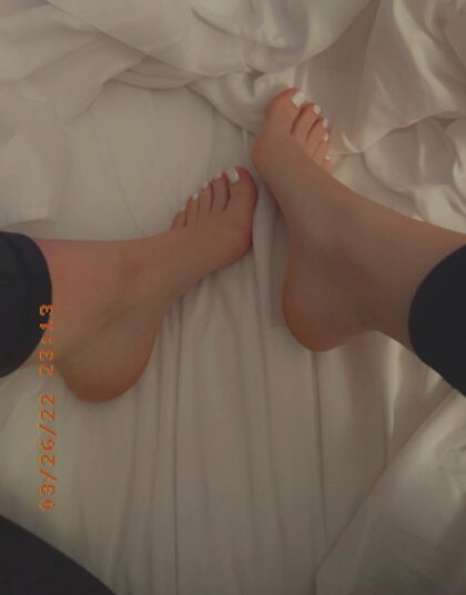 Acho meus pés bonitos