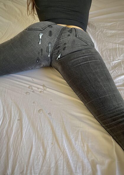 Dieses Wochenende trug ich Sperma auf meiner Jeans