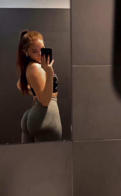 My ass looks amazing in these leggings huh?