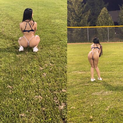 desnudándome en un campo de béisbol para que todos puedan ver lo zorra que soy