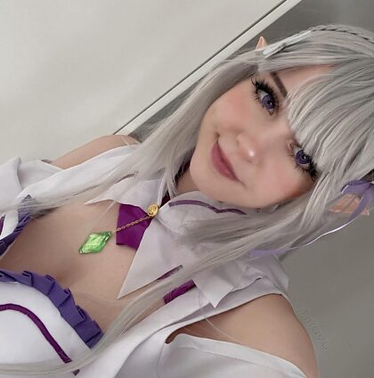 Emilia Re:Zero-cosplay