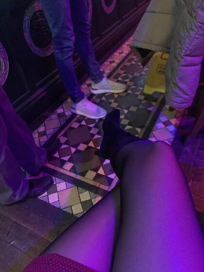 Pub trouble: how likely are you to start a conversation with me if u were standing opposite me in this context (like the guy in the white trainers)? 