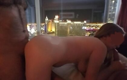 Só eu sendo cuspida pelo marido e um estranho em Las Vegas.